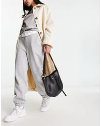 French Connection - – strukturierte halbmondförmige tasche - Lyst