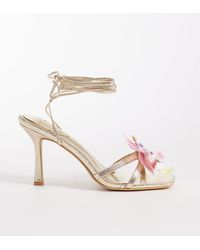 Kaiia - Exclusive 00S Strappy Lace Up Diamante Orchid Floral Kitten Heel Sandals - Lyst
