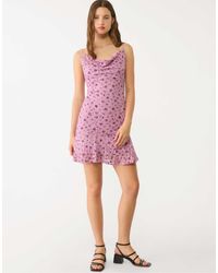 Stradivarius - Robe courte en dentelle à bretelles fines - mauve - Lyst