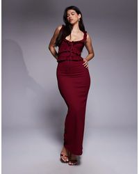 The Frolic - Exclusivité - - robe longue et texturée avec volants et dos nu à laçage - bordeaux - Lyst