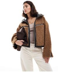 ONLY - Veste courte en peluche épaisse - marron - Lyst