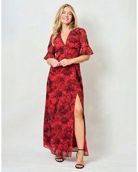 Hope & Ivy - The Aaliyah Frill Sleeve Thigh Split Open Back Maxi Dress With Lace Trim - Lyst