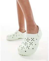 Crocs™ - Zuecos Jade Tintado Con Diseño Floral Calado Classic De - Lyst