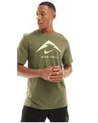 Nike - Trail - t-shirt à logo en tissu dri-fit - kaki - Lyst