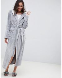 ASOS Peignoir en polaire ultra douce à doublure contrastante - Gris