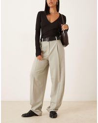 ASOS - Elegante Broek Met Wijde Ronde Pijpen En Plooien - Lyst
