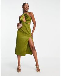 In The Style - Vestido midi verde con cuello halter retorcido y abertura exclusivo de - Lyst