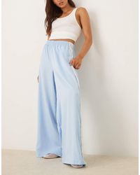 adidas Originals - Joggingbroek Van Satijn Met Wijde Pijpen En 3-Stripes Met Ruches - Lyst