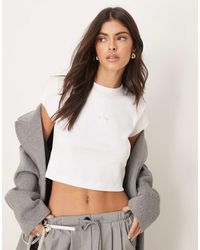 Calvin Klein - T-Shirt Taglio Corto Bianca Con Logo A Monogramma - Lyst