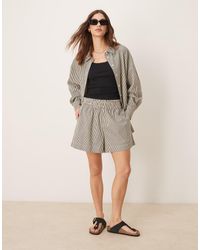 ASOS - Pantalones Cortos A Rayas Monocromáticos De Corte Acampanado Sin Cierres De (Parte De Un Conjunto) - Lyst