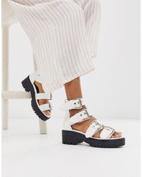 ASOS Fixation - Sandales à semelle épaisse effet croco avec boucle - Blanc