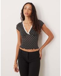 ASOS - Top Negro Y Blanco Ceñido Con Estampado De Lunares, Cuello De Pico Y Ribete De Encaje De - Lyst