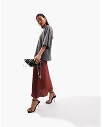 ASOS - Asos design petite - jupe mi-longue style jupon en satin coupé en biais - chocolat - Lyst