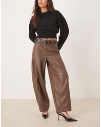 ASOS - Pantalon large en imitation cuir à surpiqûres - marron - Lyst