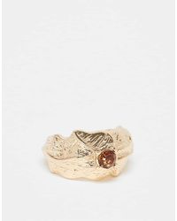 ASOS - Anello Zigrinato Dorato Effetto Fuso Con Cristallo Ambrato - Lyst
