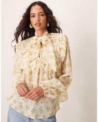 ASOS - – gesmoktes oberteil mit gebundenem ausschnitt, rüschen und blumenmuster - Lyst