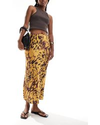 ASOS - Schuingesneden Midi Rok Van Satijn Met Gemixte Dierenprint - Lyst