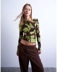 TOPSHOP - Top Verde Y Marrón Asimétrico De Manga Larga Con Estampado Floral Y Cuello Bardot De - Lyst