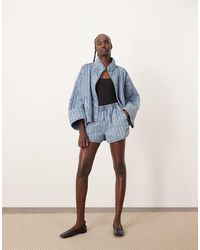 ARRANGE - Pantalones Cortos Azul Lavado Guateados De Estilo Casual Con Bolsillos Y Acabado Efecto Desgastado De (Parte De Un Conjunto) - Lyst