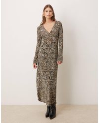 Mango - – langärmliges, plissiertes midikleid mit v-ausschnitt und leopardenmuster - Lyst