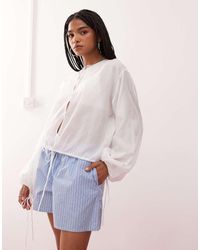 Weekday - Blusa Blanco Hueso Con Mangas Voluminosas Y Detalle De Aberturas En La Parte Delantera De Voile De Algodón De - Lyst