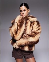 Aria Cove - Manteau mi-long en fausse fourrure à rayures - crème et marron - Lyst