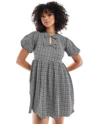 New Look - Aangerimpelde Jurk Met Strik Aan De Voorkant En Gingham Ruit - Lyst