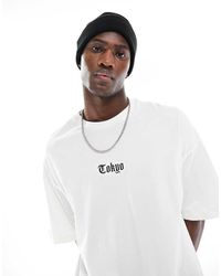 ADPT - Camiseta Blanca Extragrande Con Bordado De Ciudad En El Pecho De -Beis Neutro - Lyst