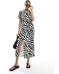 Vero Moda - – easy – lang geschnittenes hemdkleid mit zebramuster und knopfleiste - Lyst