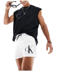 Calvin Klein - Pantaloncini da bagno corti bianchi con monogramma e coulisse - Lyst
