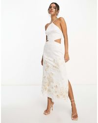 ASOS - Robe mi-longue dos nu en satin avec fleurs brodées et découpe au dos - ivoire - Lyst