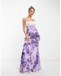 ASOS - Robe longue en satin imprimé fleuri avec fines bretelles croisées et découpe à la taille - violet - Lyst