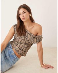 Gina Tricot - Top A Maniche Corte Monospalla Asimmetrico Con Stampa Pitonata - Lyst