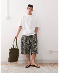 Reclaimed (vintage) - – oversized longline-jorts aus denim mit military-muster/animal-print - Lyst