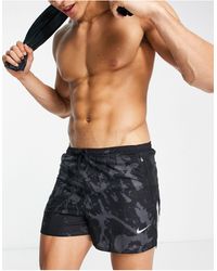 Nike - – run division stride – bedruckte shorts - Lyst