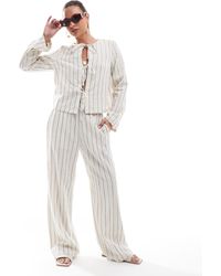 Pieces - Pantalon d'ensemble ample en aspect lin rayé avec taille haute - crème bouleau/ - Lyst