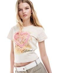 Reclaimed (vintage) - T-shirt effet rétréci à imprimé fleuri avec cœur en tulle volanté - beige - Lyst