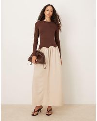 ASOS - Vestito Lungo A Maniche Lunghe Ibrido Color Cioccolato E Nero Con Vita Smerlata - Lyst