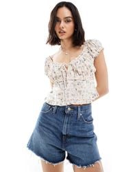 New Look - Top De Estilo Mesonera Con Estampado Floral, Frunces Y Lazada Delantera De -Blanco - Lyst