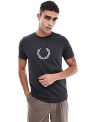 Fred Perry - Camiseta Con Corona De Laurel Flocada De - Lyst