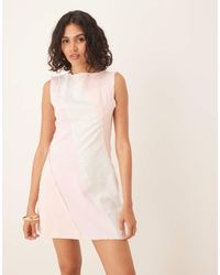 ASOS - Mini A-Lijn Jurk Met Denim Look, Gerafelde Zoom En Contrasterend Paneel - Lyst
