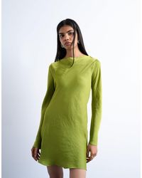 TOPSHOP - Robe courte en satin à dos bénitier et manches longues - Lyst