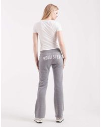 Hollister - Bootcut Joggingbroek Met Lage Taille En Logo Op De Achterkant - Lyst