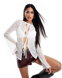 ASOS - Top A Coste Testurizzato Con Laccetto Sul Davanti E Maniche Lunghe Svasate Color Avorio - Lyst