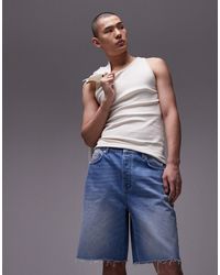 TOPMAN - Pantaloncini di jeans a fondo ampio lavaggio azzurro con orlo grezzo - Lyst