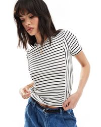 Pieces - T-shirt côtelé à manches courtes et rayures variées - noir et blanc - Lyst