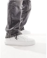 Calvin Klein - Sneakers stringate cupsole bianche con logo a monogramma - Lyst