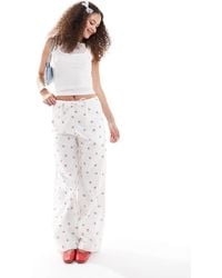 Monki - – pull-on-hose mit kordelzugbund, weitem bein und kirsch-print - Lyst