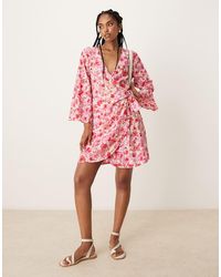 Jdy - Mini Jurk Met Overslag En Abstracte Bloemenprint - Lyst