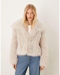 ASOS - Veste courte en fausse fourrure - crème - Lyst